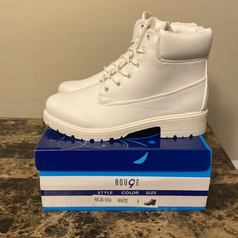 Winter Boot - Picture 2 of 9